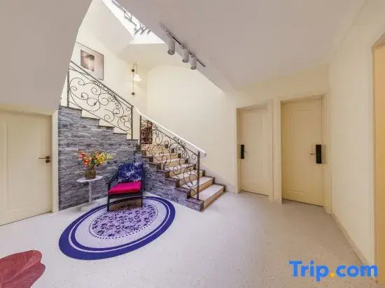 Yige Apartment (Shanghai National Exhibition and Convention Center Hongqiao Railway Station)