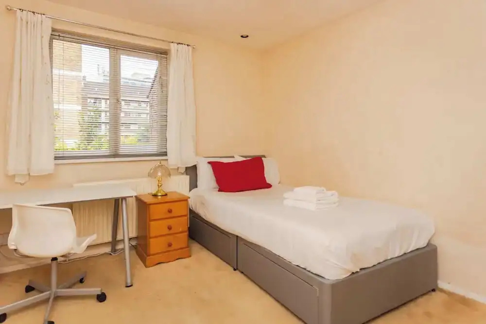 Homely 3 Bedroom House With a Garden