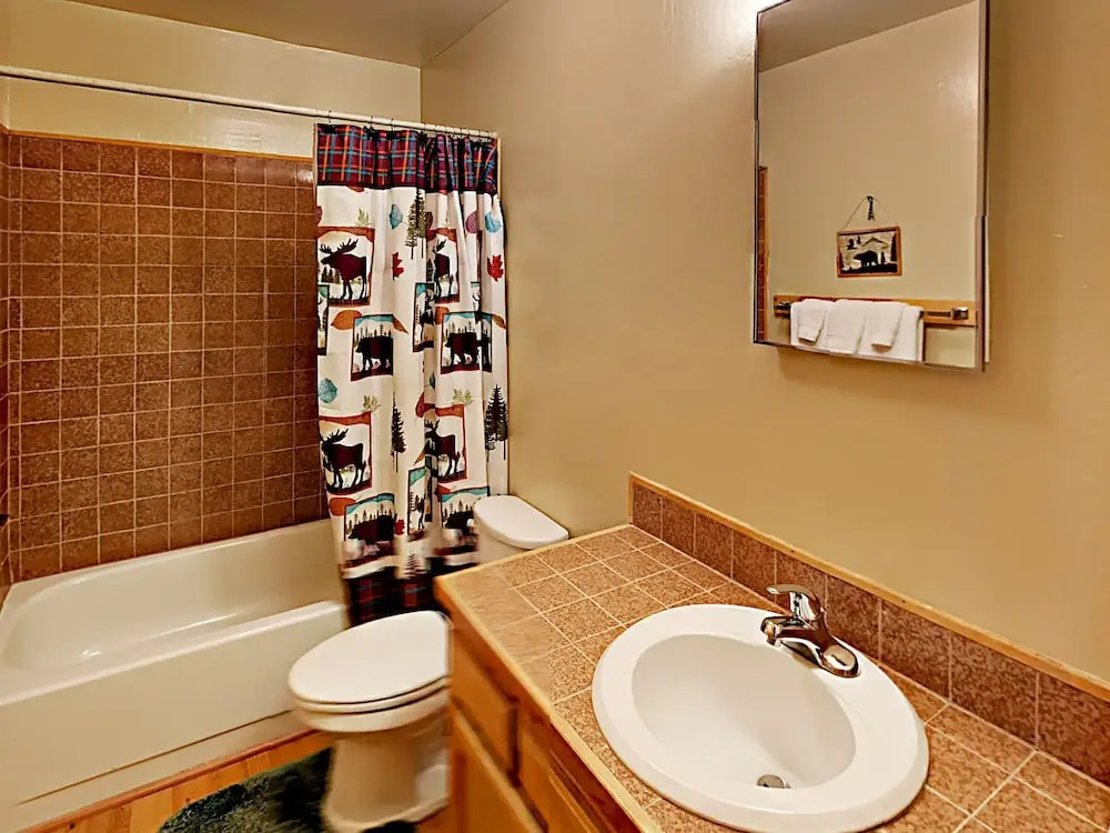 4BR 3BA Tahoe Donner House by RedAwning