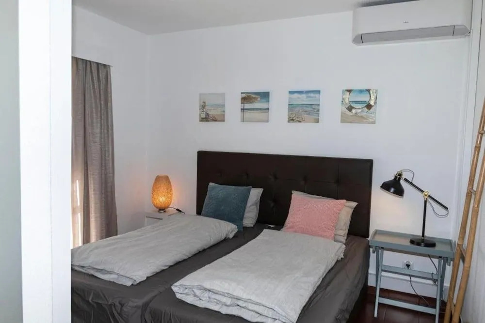 Stunning Olhos do Mar Apt, Albufeira