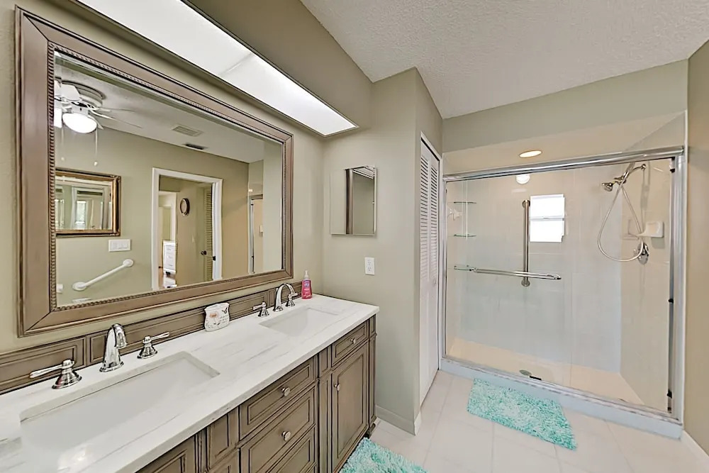 Corner Lot W/ Lanai & Private Pool 3 Bedroom Home