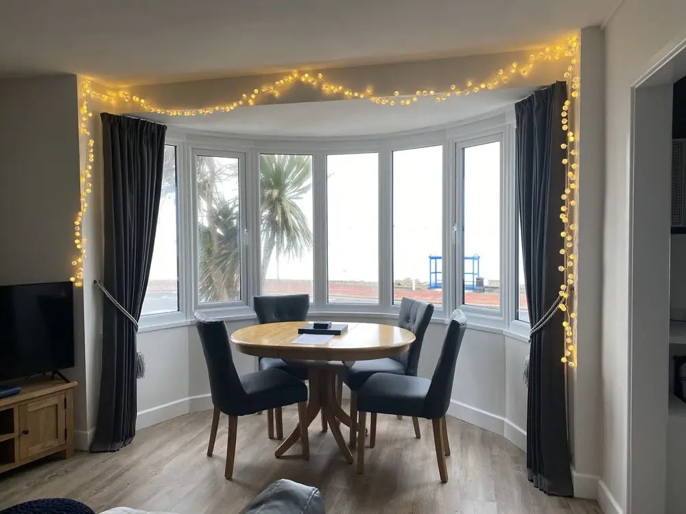 Worthing Beach 180 - 2 bed Seafront With Parking