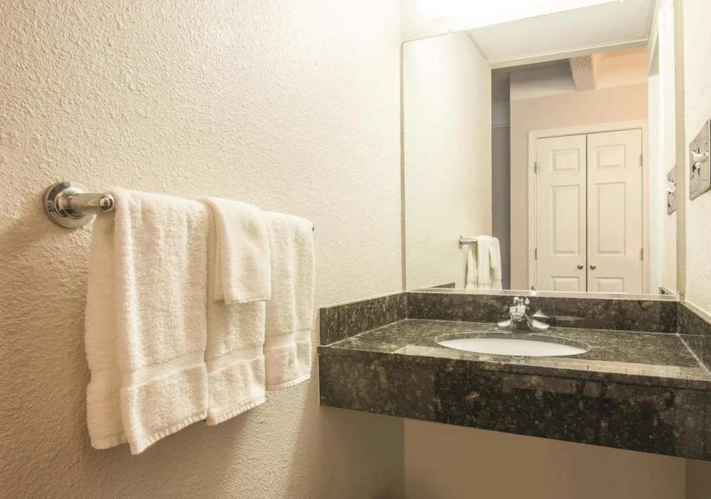 Mountain Valley Inn & Suites