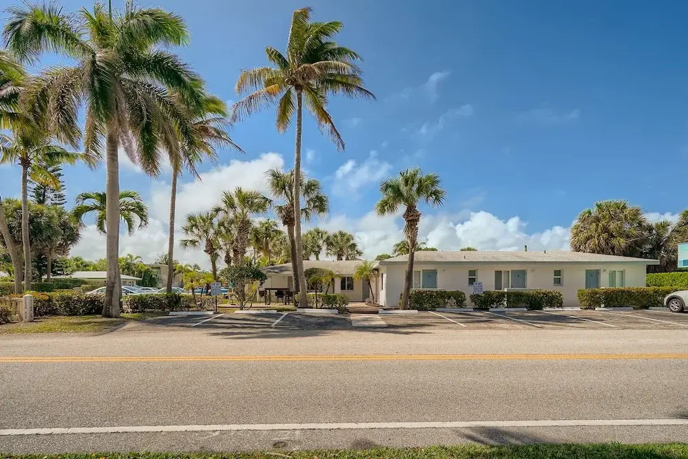 Singer Island Inn