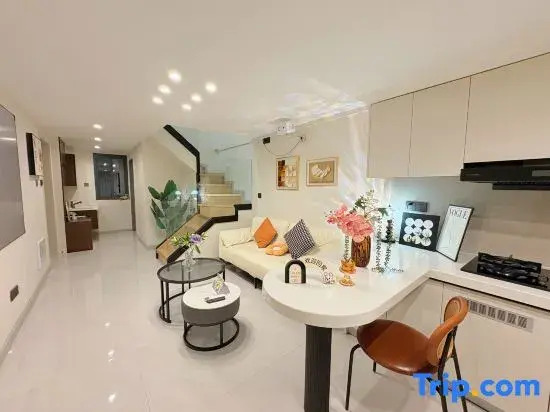 Youjia Selected Homestay (Central City Rainbow International)