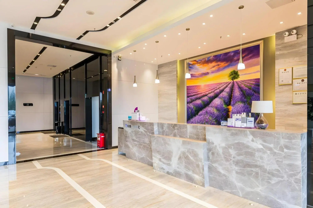 Lavande Hotel Foshan West Railway Station Shishan University Town