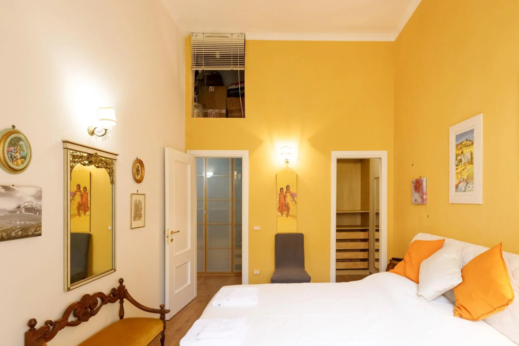Duomo 77 in Napoli with 2 bedrooms and 2 bathrooms