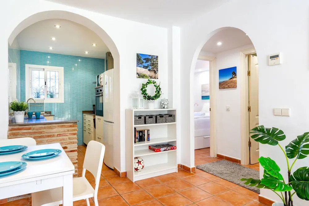 Beachside Apartment with Garden Ref 89