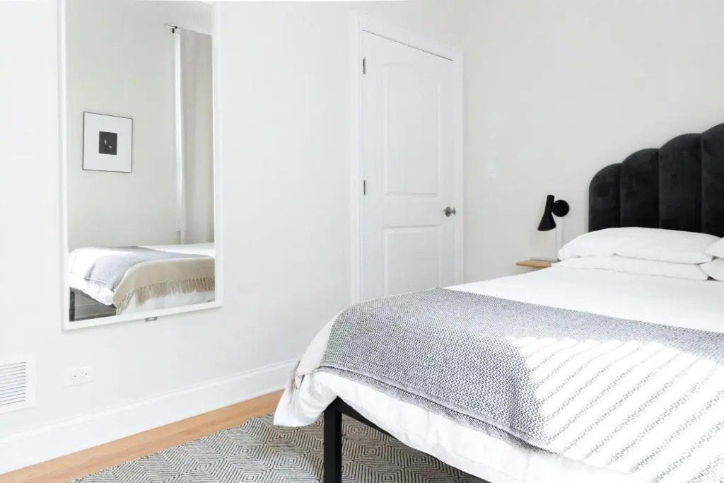Updated West Town 2BR with W&D by Zencity