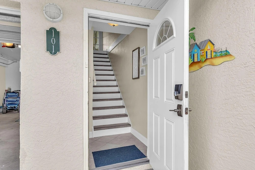 Bayview Villas 101