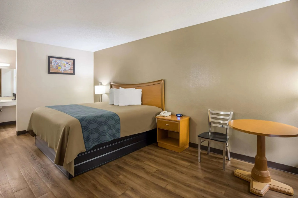 Econo Lodge Live Oak