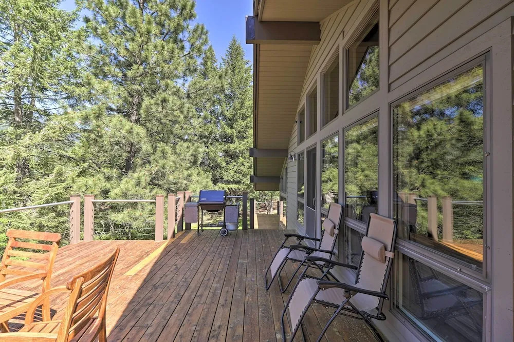 West Glacier Home w/ Majestic Mountain Views!