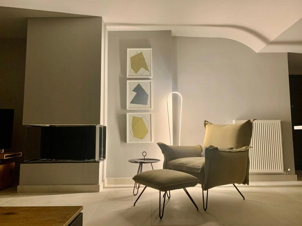 Fab New Flat in Central Athens w/ Acropolis Views