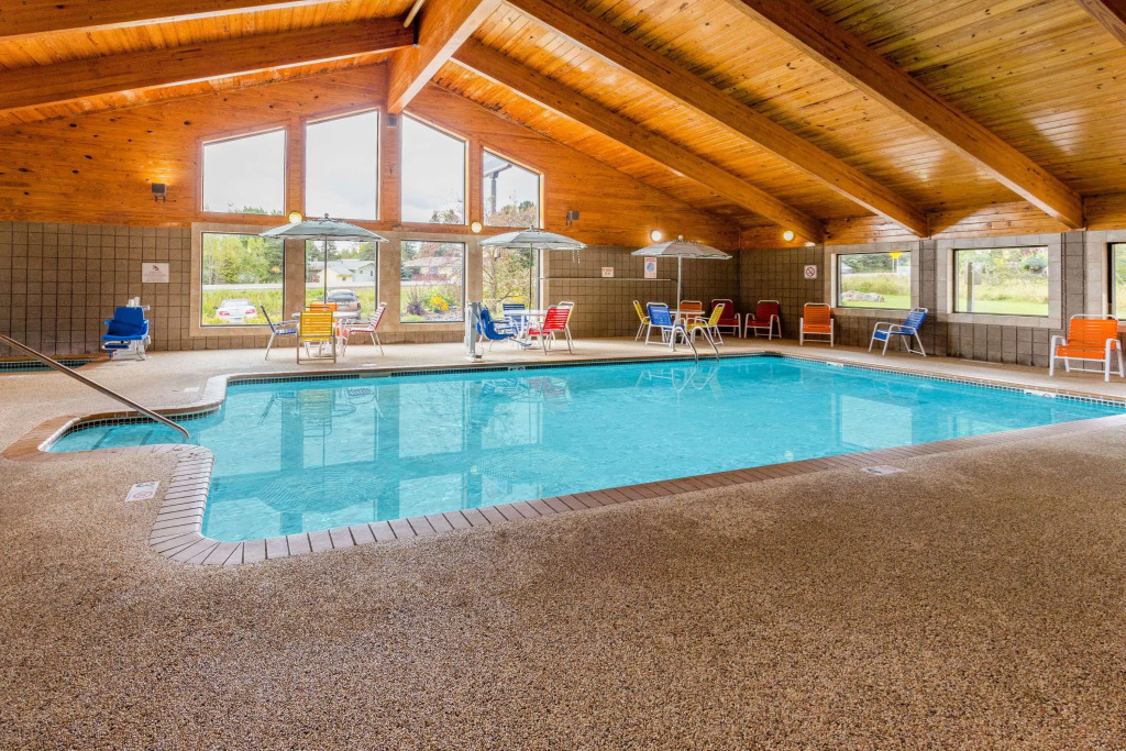 AmericInn by Wyndham Duluth South Proctor Black Woods Event Ctr