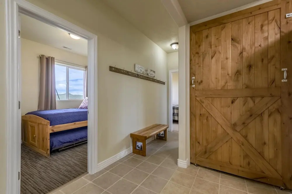 Family FUN Cabin! Sleeps 36, Mountainside w/ Beach Access, and Kid Paradise Yard