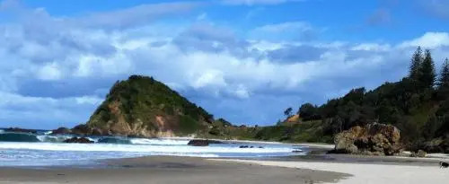 Cara Nobbys Beach 11 Wesley Avenue