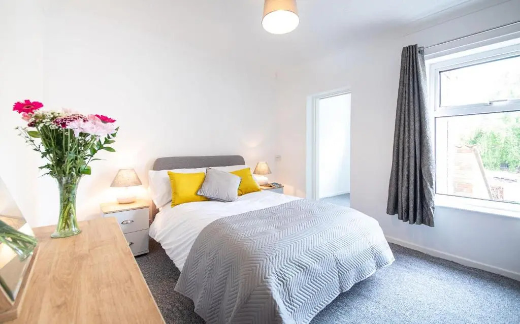 Bright 3 Bedroom Townhouse Near City Centre