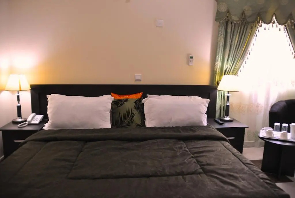 Auris Court Suites & Apartment
