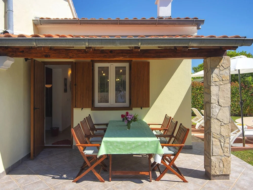 Detached Holiday House With Private Pool Only Near the Beach