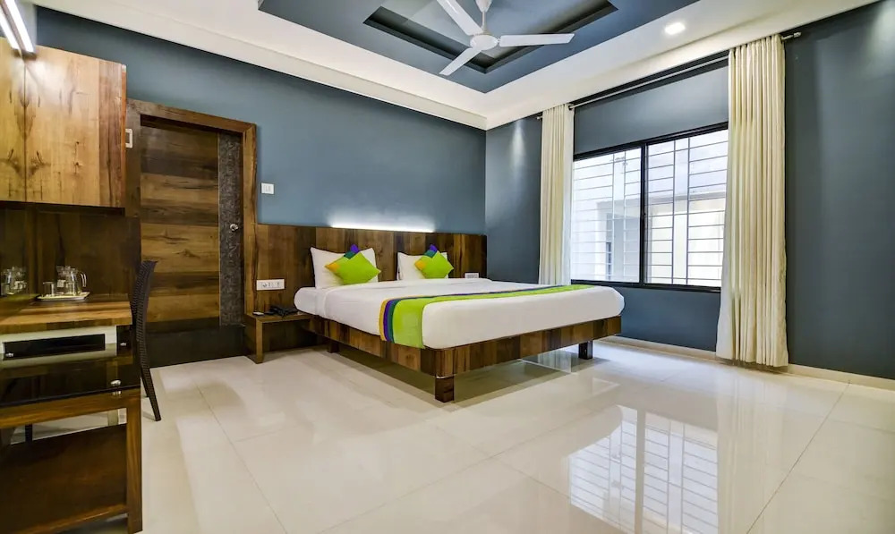 Hotel Sri Sai Suites