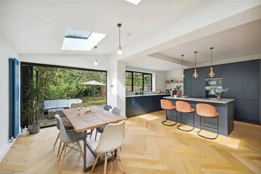 Stylish and Spacious 3 Bedroom Garden Flat in Fulham