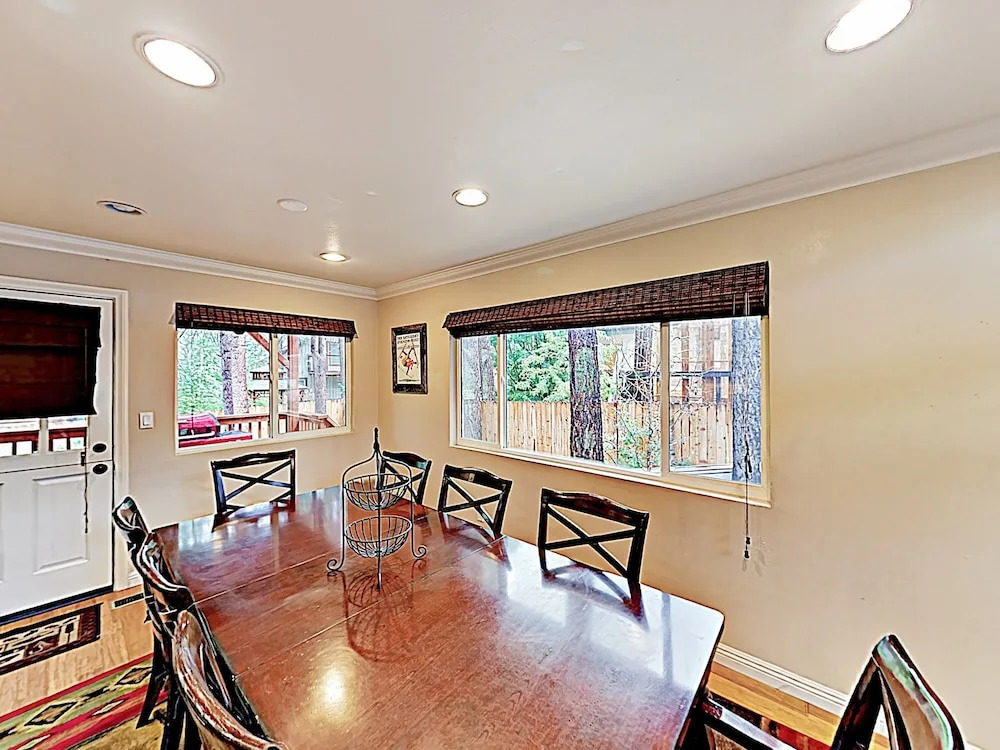 3br W/ Hot Tub & Game Room 3 Bedroom Home