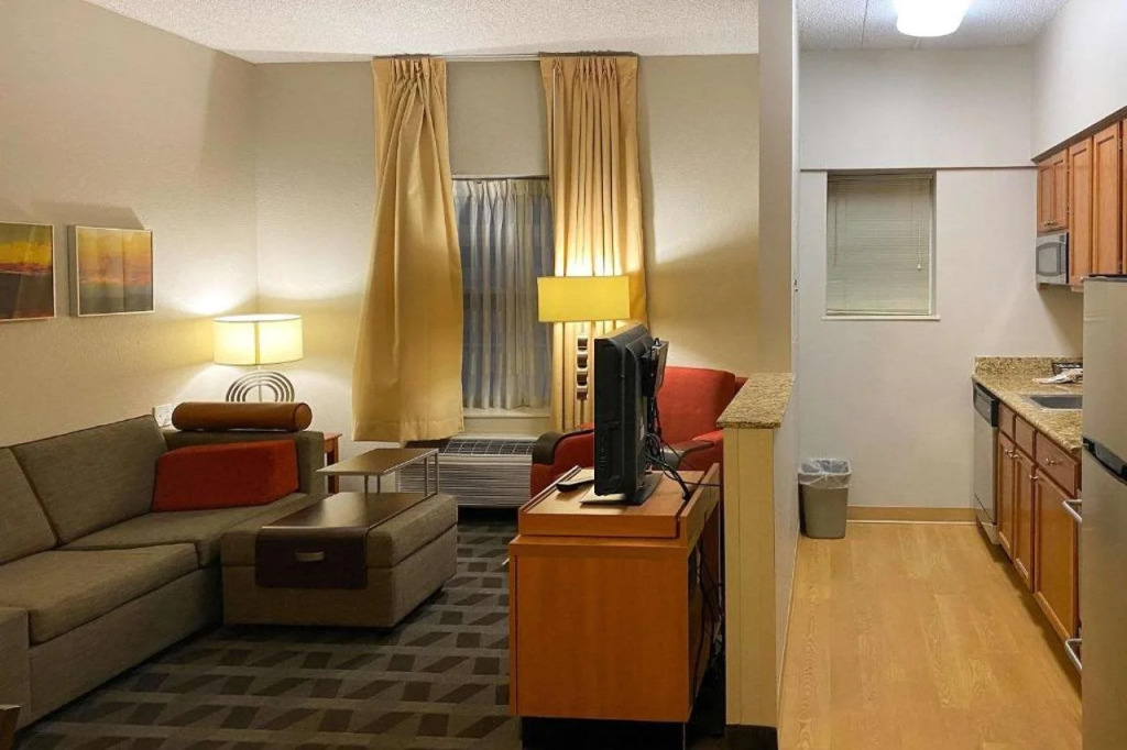 MainStay Suites Middleburg Heights Cleveland Airport