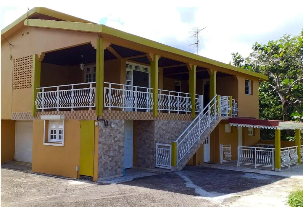 Appartement de 2 chambres avec terrasse amenagee et wifi a Le Robert