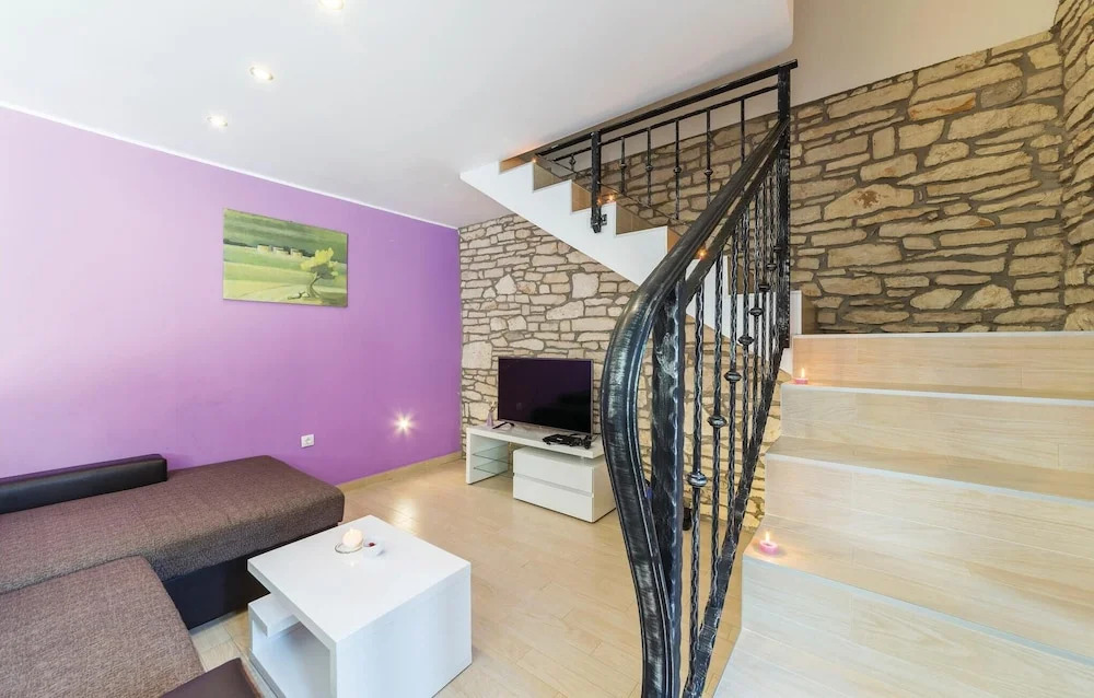 2 Bedroom Amazing Home In Barban