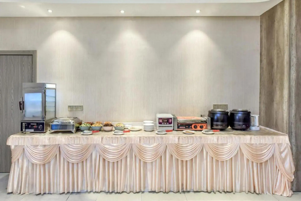 7 Days Premium Hotel (Chongqing Kaizhou District Government Square)