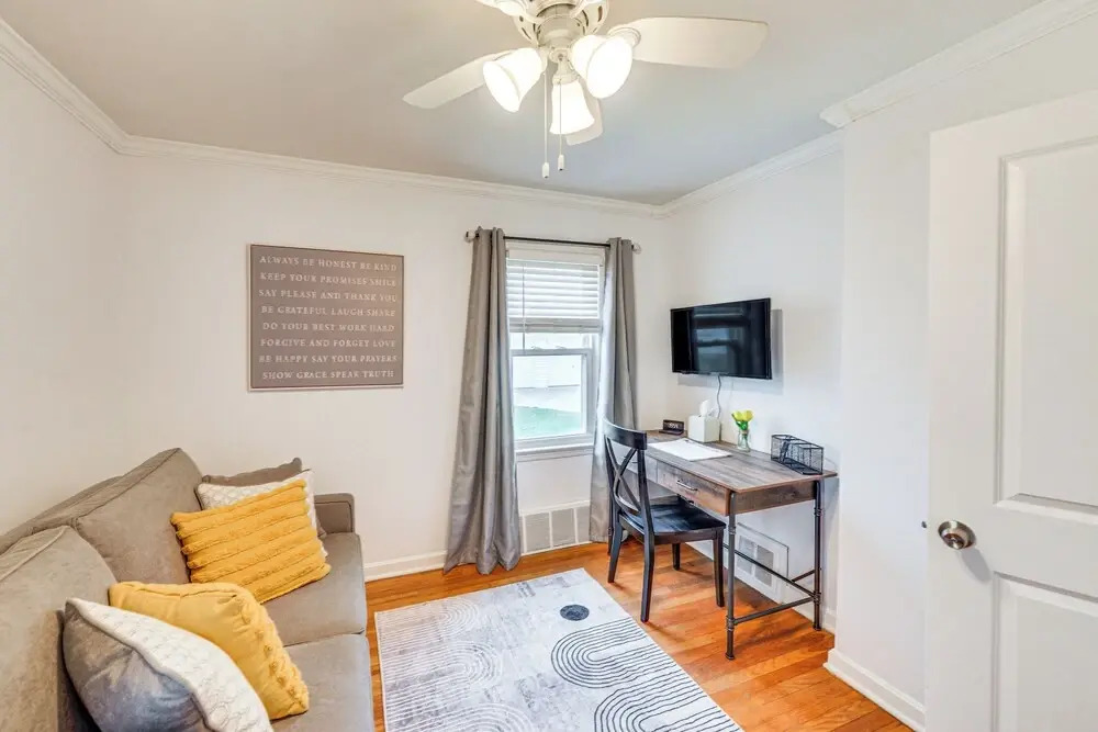 'the Maple Tree' Home: 14 Mi to Downtown Cleveland