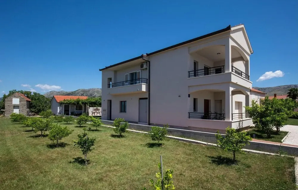 Beautiful Home in Opuzen With Wifi and 2 Bedrooms