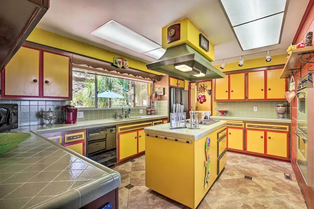 Colorful El Cajon Gem: Deck, Garden & Valley Views