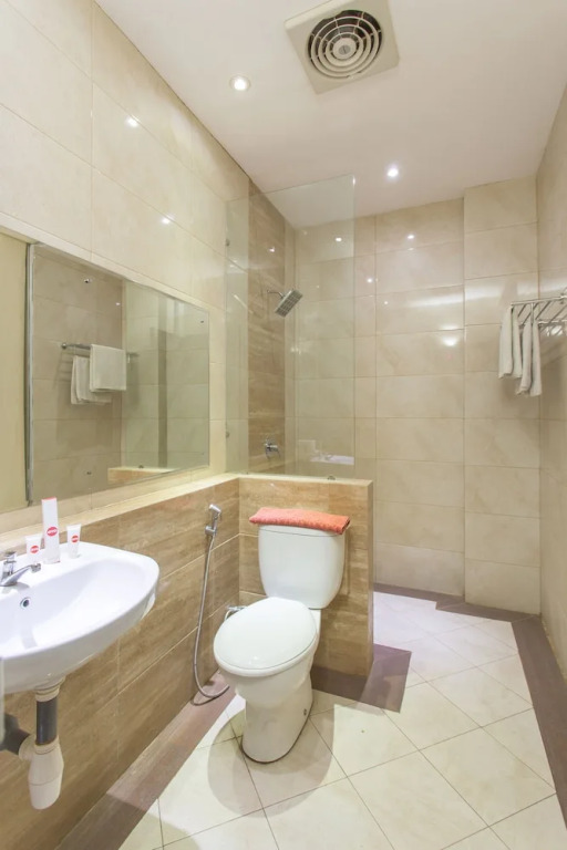 Hotel Sejati by OYO Rooms