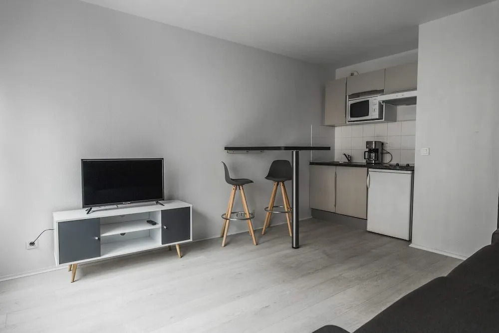 Splendid Studio Near the Wood of Vincennes