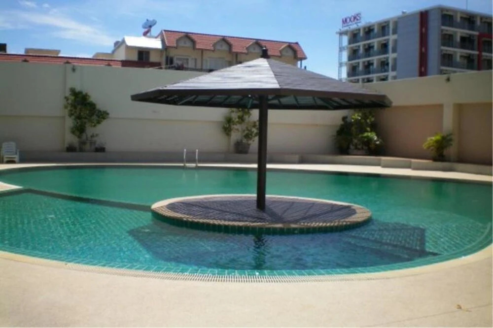 A Beautiful Studio Pool View Downtown