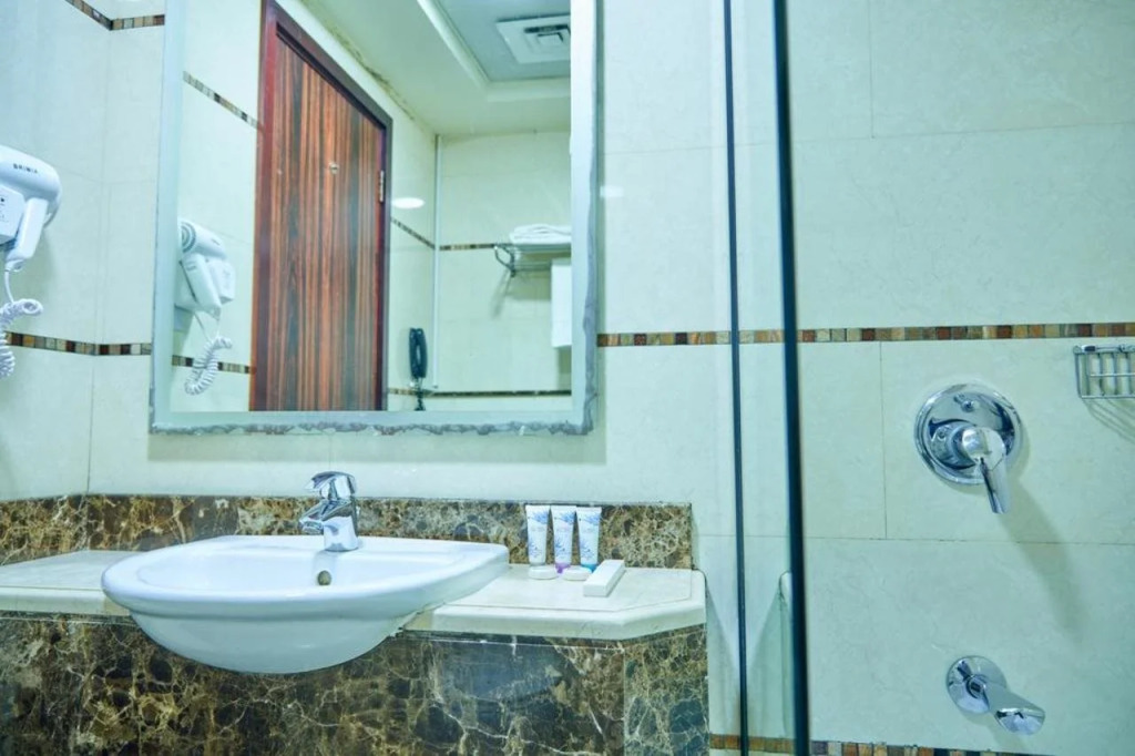 Click Square Hotel