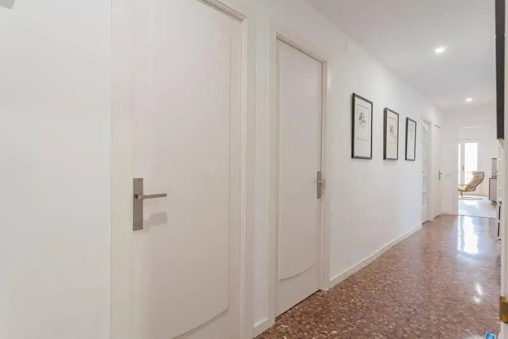 Big apartment for 9 in the heart of Eixample