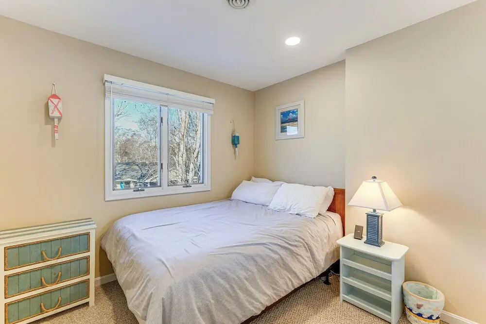 Walk to Bethany Beach Boardwalk: Coastal Retreat