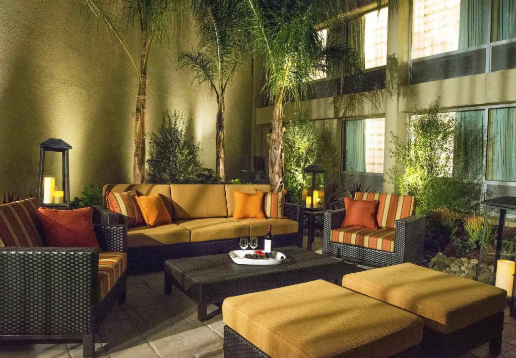 Courtyard by Marriott Los Angeles Woodland Hills