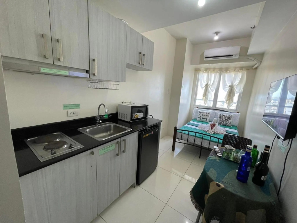 Green Residences 1 Bedroom with Balcony in Metro Manila Multiple Beds Free Breakfast for 2 pax