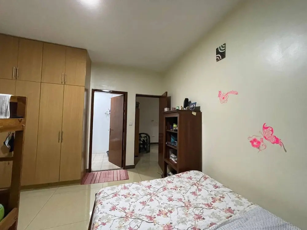 Room-nshuti Spacious Quiet Rm For Short