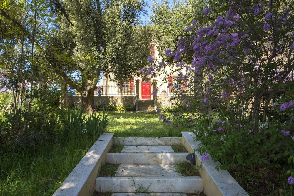 A Path of Relaxation and History Between Vineyards and Olive Trees