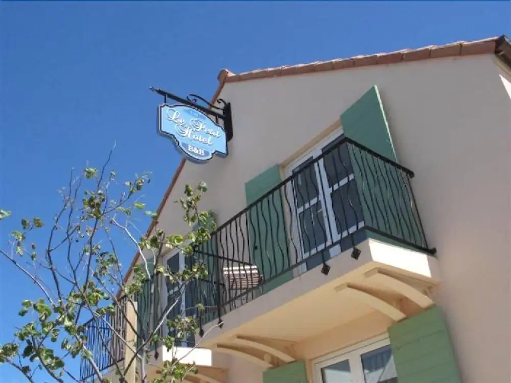 Le Petit Hotel