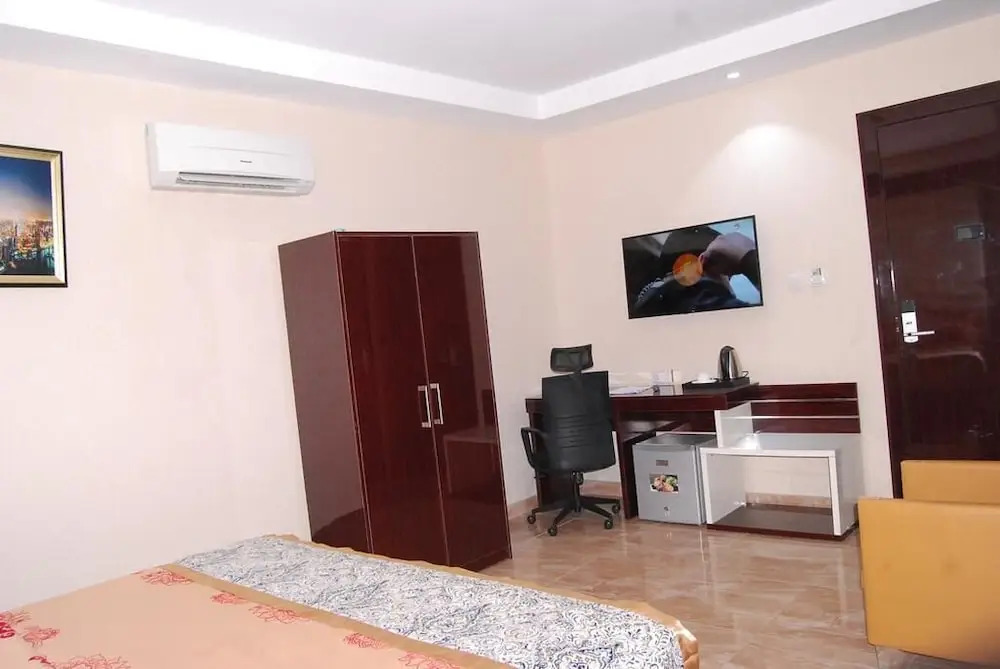 Exclusive Serene Hotel
