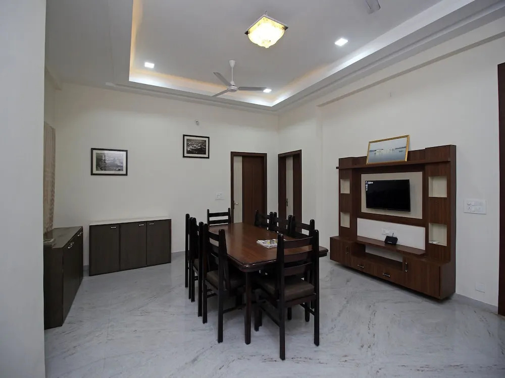 OYO 9888 Home Modern Stay near Celebration Mall