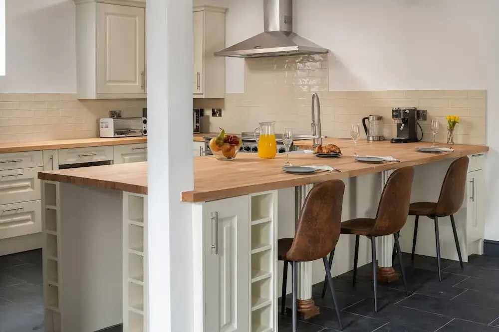 Beautiful 5 Bedroom Apartment in Capel Salem