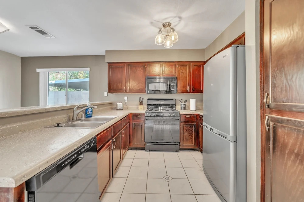 Las Vegas Oasis With Sparkling Pool 3 Bedroom Home by Redawning