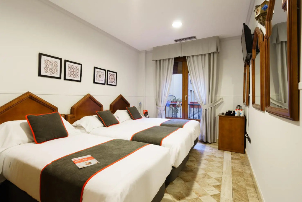 Hotel Reina Mora
