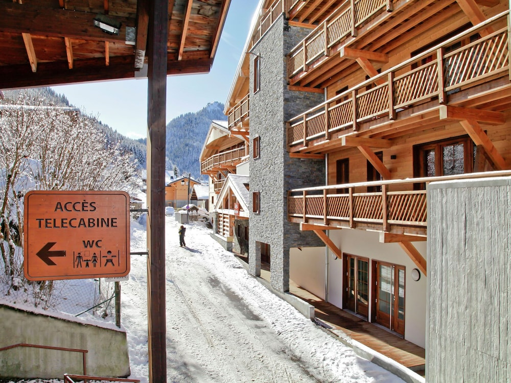 Chatel Ski Apt Near Gondola